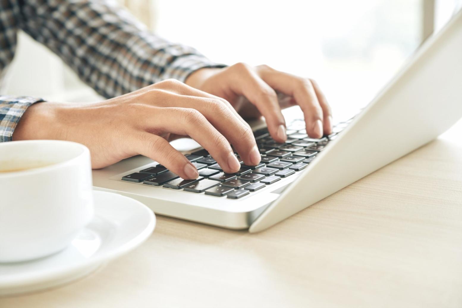 Praktische Seminararbeit mit aktuellen KI-Werkzeugen im Versicherungskontext